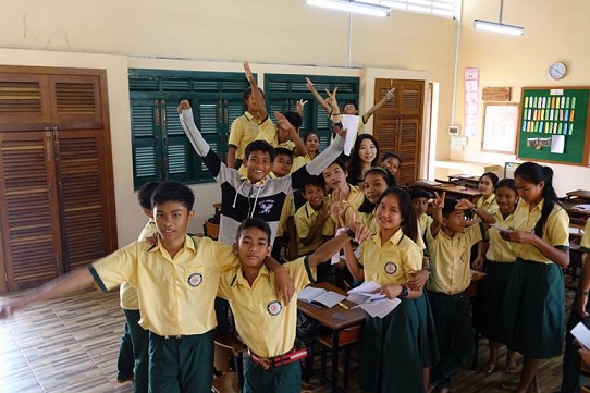 서강SLP 학생들, 캄보디아 어린이들에게 영어동화책 선물